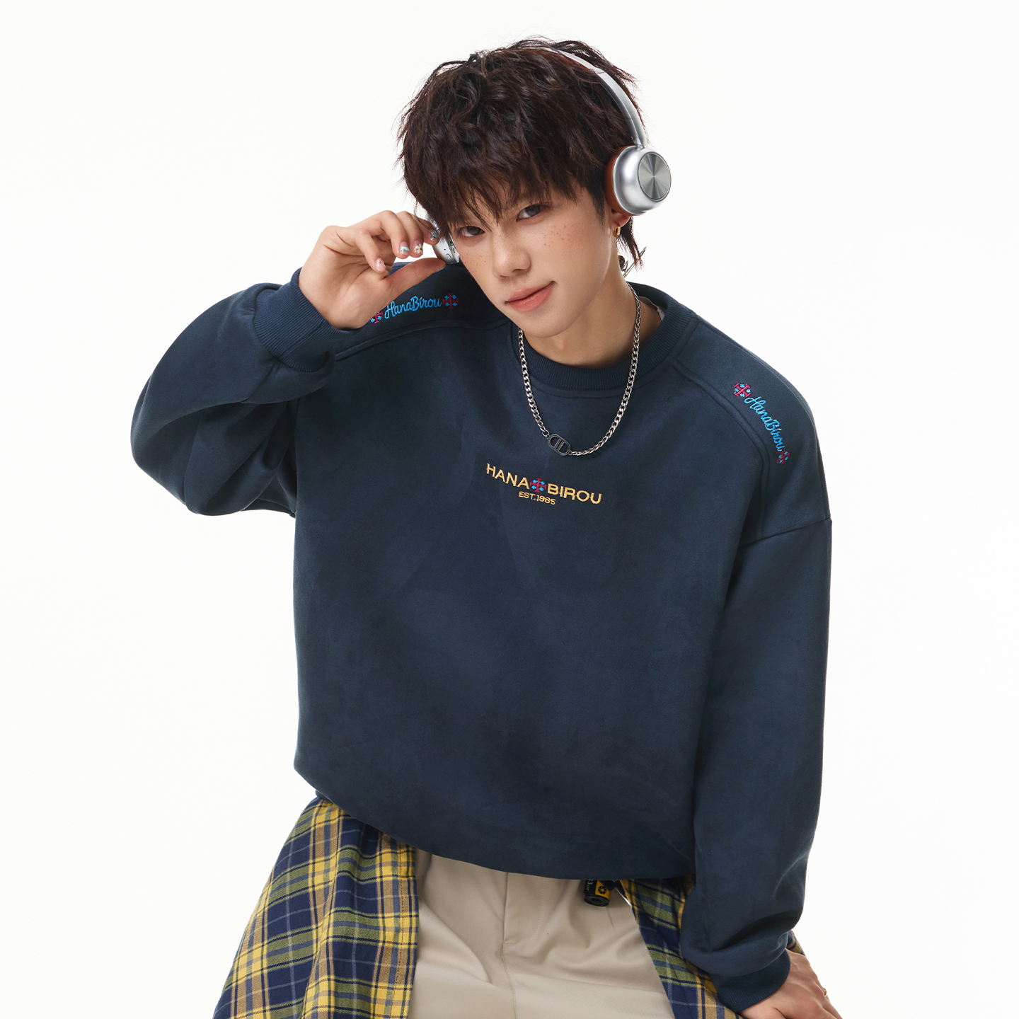 仿麂皮美式圓領大學T 商品展示照